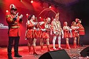 Rosenmontag 2025-03-03 121  Unser Rosenmontag 2025 - Nicht ganz so früh wie wir wird Prinz Holger II. geweckt, mit Böllerschüssen die vor dem IntercityHotel über den Bahnhofsvorplatz donnern. Danach geht es dann zum Prinzenfrühstück zum OB Sören Link ins Rathaus. Mit einer Stunde Verspätung rollt der Rosenmontagszug um 14:11 Uhr dann endlich los. Mit einem riesiger Jubelsturm empfängt uns das Publikum auf dem Opernplatz. Dann kommt die After-Zug-Party. Ein letztes Mal machen wir unser Programm. Jetzt kommt der Zeitpunkt unserer Verabschiedung, nochmal Jubel und dann ist Schluß. : DVPJ, Holger II, Kinderprinz Phil II., Prinzessin, Mia I., Prinzessin Mia I., HDK, Duisburg, Karneval, Helau, Tollität, Event, Session 2024, Session 2025, Hauptausschuss, Gemeinschaft, Hauptausschuss Karneval Duisburg, Duisburg ist echt