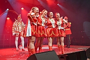 Rosenmontag 2025-03-03 122  Unser Rosenmontag 2025 - Nicht ganz so früh wie wir wird Prinz Holger II. geweckt, mit Böllerschüssen die vor dem IntercityHotel über den Bahnhofsvorplatz donnern. Danach geht es dann zum Prinzenfrühstück zum OB Sören Link ins Rathaus. Mit einer Stunde Verspätung rollt der Rosenmontagszug um 14:11 Uhr dann endlich los. Mit einem riesiger Jubelsturm empfängt uns das Publikum auf dem Opernplatz. Dann kommt die After-Zug-Party. Ein letztes Mal machen wir unser Programm. Jetzt kommt der Zeitpunkt unserer Verabschiedung, nochmal Jubel und dann ist Schluß. : DVPJ, Holger II, Kinderprinz Phil II., Prinzessin, Mia I., Prinzessin Mia I., HDK, Duisburg, Karneval, Helau, Tollität, Event, Session 2024, Session 2025, Hauptausschuss, Gemeinschaft, Hauptausschuss Karneval Duisburg, Duisburg ist echt