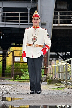 Ornat Shooting 2026-01-03 11  Foto-Shooting -- Bei nicht besonders freundlichem Wetter fand unser Shooting für dei Offiziellen Fotos im Ornat im Landschaftspark Nord statt. : DVPJ, Holger II, Kinderprinz Phil II., Prinzessin, Mia I., Prinzessin Mia I., HDK, Duisburg, Karneval, Helau, Tollität, Event, Session 2024, Session 2025, Hauptausschuss, Gemeinschaft, Hauptausschuss Karneval Duisburg, Duisburg ist echt