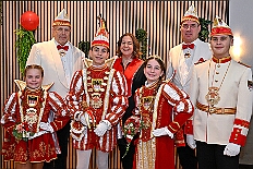 Kuerung Steinhof 2026-01-04 008  Unsere Kürung - Premiere - Im so genannten „Gürzenich“ von Duisburg, dem Steinhof in Huckingen fand am Sonntag, 4. Januar 2026, zum ersten Mal die Kürung einer Kinderprinzencrew statt. Wir sind nun als Prinz Juls I., Prinzessin Aileen I. mit Hofmarschall Sami und Pagin Paula der Stadt Duisburg 2026 inthronisiert. : DVPJ, Holger II, Kinderprinz Phil II., Prinzessin, Mia I., Prinzessin Mia I., HDK, Duisburg, Karneval, Helau, Tollität, Event, Session 2024, Session 2025, Hauptausschuss, Gemeinschaft, Hauptausschuss Karneval Duisburg, Duisburg ist echt