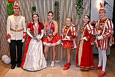 Kuerung Steinhof 2026-01-04 085  Unsere Kürung - Premiere - Im so genannten „Gürzenich“ von Duisburg, dem Steinhof in Huckingen fand am Sonntag, 4. Januar 2026, zum ersten Mal die Kürung einer Kinderprinzencrew statt. Wir sind nun als Prinz Juls I., Prinzessin Aileen I. mit Hofmarschall Sami und Pagin Paula der Stadt Duisburg 2026 inthronisiert. : DVPJ, Holger II, Kinderprinz Phil II., Prinzessin, Mia I., Prinzessin Mia I., HDK, Duisburg, Karneval, Helau, Tollität, Event, Session 2024, Session 2025, Hauptausschuss, Gemeinschaft, Hauptausschuss Karneval Duisburg, Duisburg ist echt