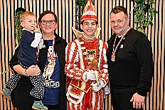 Kuerung Steinhof 2026-01-04 096  Unsere Kürung - Premiere - Im so genannten „Gürzenich“ von Duisburg, dem Steinhof in Huckingen fand am Sonntag, 4. Januar 2026, zum ersten Mal die Kürung einer Kinderprinzencrew statt. Wir sind nun als Prinz Juls I., Prinzessin Aileen I. mit Hofmarschall Sami und Pagin Paula der Stadt Duisburg 2026 inthronisiert. : DVPJ, Holger II, Kinderprinz Phil II., Prinzessin, Mia I., Prinzessin Mia I., HDK, Duisburg, Karneval, Helau, Tollität, Event, Session 2024, Session 2025, Hauptausschuss, Gemeinschaft, Hauptausschuss Karneval Duisburg, Duisburg ist echt