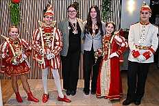 Kuerung Steinhof 2026-01-04 107  Unsere Kürung - Premiere - Im so genannten „Gürzenich“ von Duisburg, dem Steinhof in Huckingen fand am Sonntag, 4. Januar 2026, zum ersten Mal die Kürung einer Kinderprinzencrew statt. Wir sind nun als Prinz Juls I., Prinzessin Aileen I. mit Hofmarschall Sami und Pagin Paula der Stadt Duisburg 2026 inthronisiert. : DVPJ, Holger II, Kinderprinz Phil II., Prinzessin, Mia I., Prinzessin Mia I., HDK, Duisburg, Karneval, Helau, Tollität, Event, Session 2024, Session 2025, Hauptausschuss, Gemeinschaft, Hauptausschuss Karneval Duisburg, Duisburg ist echt