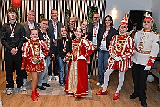 Kuerung Steinhof 2026-01-04 108  Unsere Kürung - Premiere - Im so genannten „Gürzenich“ von Duisburg, dem Steinhof in Huckingen fand am Sonntag, 4. Januar 2026, zum ersten Mal die Kürung einer Kinderprinzencrew statt. Wir sind nun als Prinz Juls I., Prinzessin Aileen I. mit Hofmarschall Sami und Pagin Paula der Stadt Duisburg 2026 inthronisiert. : DVPJ, Holger II, Kinderprinz Phil II., Prinzessin, Mia I., Prinzessin Mia I., HDK, Duisburg, Karneval, Helau, Tollität, Event, Session 2024, Session 2025, Hauptausschuss, Gemeinschaft, Hauptausschuss Karneval Duisburg, Duisburg ist echt