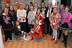Kuerung Steinhof 2026-01-04 114  Unsere Kürung - Premiere - Im so genannten „Gürzenich“ von Duisburg, dem Steinhof in Huckingen fand am Sonntag, 4. Januar 2026, zum ersten Mal die Kürung einer Kinderprinzencrew statt. Wir sind nun als Prinz Juls I., Prinzessin Aileen I. mit Hofmarschall Sami und Pagin Paula der Stadt Duisburg 2026 inthronisiert. : DVPJ, Holger II, Kinderprinz Phil II., Prinzessin, Mia I., Prinzessin Mia I., HDK, Duisburg, Karneval, Helau, Tollität, Event, Session 2024, Session 2025, Hauptausschuss, Gemeinschaft, Hauptausschuss Karneval Duisburg, Duisburg ist echt