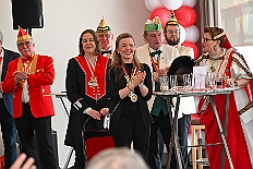 02 77Jahre RoteFunken 2026- 02-02 05  Sonntags Tour, 1. Februar - Am Sonntagvormittag, Damensitzung, war unser 1. Heimspiel bei den » Blauen Jungs « in der Aula vom Reinhard-und-Max-Mannesmann-Gymnasium. Danach in die 5. Etage vom IntercityHotel, 77 Jahre Rote Funken werden dort gefeiert. Später und der Gnadenkirche in Neumühl feierten die Senioren Karneval. Weiter ging es dann in der Rheinhausenhalle mit der Damensitzung von Rot-Weiß. Im Steinhof stand dann die Kindersitzung von den Musketieren auf dem Programm. Zum späten Nachmittag ging es dann etwas kleiner zu, Tanztee der SPD Großenbaum/Rahm im Coupe 1900. : DVPJ, Toni I, Kinderprinz Juls I., Juls I., Prinzessin, Aileen I., Prinzessin Aileen I., HDK, Duisburg, Karneval, Helau, Tollität, Event, Session 2025, Session 2026, Hauptausschuss, Gemeinschaft, Hauptausschuss Karneval Duisburg, Duisburg ist echt