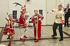 03 SeniorKa Gnadenkirche 2026- 02-02 04  Sonntags Tour, 1. Februar - Am Sonntagvormittag, Damensitzung, war unser 1. Heimspiel bei den » Blauen Jungs « in der Aula vom Reinhard-und-Max-Mannesmann-Gymnasium. Danach in die 5. Etage vom IntercityHotel, 77 Jahre Rote Funken werden dort gefeiert. Später und der Gnadenkirche in Neumühl feierten die Senioren Karneval. Weiter ging es dann in der Rheinhausenhalle mit der Damensitzung von Rot-Weiß. Im Steinhof stand dann die Kindersitzung von den Musketieren auf dem Programm. Zum späten Nachmittag ging es dann etwas kleiner zu, Tanztee der SPD Großenbaum/Rahm im Coupe 1900. : DVPJ, Toni I, Kinderprinz Juls I., Juls I., Prinzessin, Aileen I., Prinzessin Aileen I., HDK, Duisburg, Karneval, Helau, Tollität, Event, Session 2025, Session 2026, Hauptausschuss, Gemeinschaft, Hauptausschuss Karneval Duisburg, Duisburg ist echt
