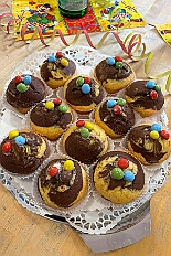 03 SeniorKa Gnadenkirche 2026- 02-02 12  Sonntags Tour, 1. Februar - Am Sonntagvormittag, Damensitzung, war unser 1. Heimspiel bei den » Blauen Jungs « in der Aula vom Reinhard-und-Max-Mannesmann-Gymnasium. Danach in die 5. Etage vom IntercityHotel, 77 Jahre Rote Funken werden dort gefeiert. Später und der Gnadenkirche in Neumühl feierten die Senioren Karneval. Weiter ging es dann in der Rheinhausenhalle mit der Damensitzung von Rot-Weiß. Im Steinhof stand dann die Kindersitzung von den Musketieren auf dem Programm. Zum späten Nachmittag ging es dann etwas kleiner zu, Tanztee der SPD Großenbaum/Rahm im Coupe 1900. : DVPJ, Toni I, Kinderprinz Juls I., Juls I., Prinzessin, Aileen I., Prinzessin Aileen I., HDK, Duisburg, Karneval, Helau, Tollität, Event, Session 2025, Session 2026, Hauptausschuss, Gemeinschaft, Hauptausschuss Karneval Duisburg, Duisburg ist echt