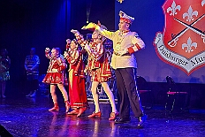 05 Kinders Musketiere 2026- 02-02 02  Sonntags Tour, 1. Februar - Am Sonntagvormittag, Damensitzung, war unser 1. Heimspiel bei den » Blauen Jungs « in der Aula vom Reinhard-und-Max-Mannesmann-Gymnasium. Danach in die 5. Etage vom IntercityHotel, 77 Jahre Rote Funken werden dort gefeiert. Später und der Gnadenkirche in Neumühl feierten die Senioren Karneval. Weiter ging es dann in der Rheinhausenhalle mit der Damensitzung von Rot-Weiß. Im Steinhof stand dann die Kindersitzung von den Musketieren auf dem Programm. Zum späten Nachmittag ging es dann etwas kleiner zu, Tanztee der SPD Großenbaum/Rahm im Coupe 1900. : DVPJ, Toni I, Kinderprinz Juls I., Juls I., Prinzessin, Aileen I., Prinzessin Aileen I., HDK, Duisburg, Karneval, Helau, Tollität, Event, Session 2025, Session 2026, Hauptausschuss, Gemeinschaft, Hauptausschuss Karneval Duisburg, Duisburg ist echt