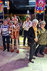 06 Tanztee Coupe1900 2026- 02-02 03  Sonntags Tour, 1. Februar - Am Sonntagvormittag, Damensitzung, war unser 1. Heimspiel bei den » Blauen Jungs « in der Aula vom Reinhard-und-Max-Mannesmann-Gymnasium. Danach in die 5. Etage vom IntercityHotel, 77 Jahre Rote Funken werden dort gefeiert. Später und der Gnadenkirche in Neumühl feierten die Senioren Karneval. Weiter ging es dann in der Rheinhausenhalle mit der Damensitzung von Rot-Weiß. Im Steinhof stand dann die Kindersitzung von den Musketieren auf dem Programm. Zum späten Nachmittag ging es dann etwas kleiner zu, Tanztee der SPD Großenbaum/Rahm im Coupe 1900. : DVPJ, Toni I, Kinderprinz Juls I., Juls I., Prinzessin, Aileen I., Prinzessin Aileen I., HDK, Duisburg, Karneval, Helau, Tollität, Event, Session 2025, Session 2026, Hauptausschuss, Gemeinschaft, Hauptausschuss Karneval Duisburg, Duisburg ist echt