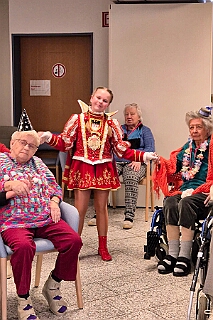 01 Sen JohaniterStift 2026-02-03 10  Seniorenkarneval am 3. Februar - Wir besuchten zuerst den Johanniter-Stift Duisburg-Neudorf an der Wildstraße. Danach fuhren wir nach Duisburg-Huckingen zum karnvalistischem Nachmittag der KFD St. Peter und Paul Gemeinde.