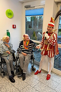 01 Sen JohaniterStift 2026-02-03 11  Seniorenkarneval am 3. Februar - Wir besuchten zuerst den Johanniter-Stift Duisburg-Neudorf an der Wildstraße. Danach fuhren wir nach Duisburg-Huckingen zum karnvalistischem Nachmittag der KFD St. Peter und Paul Gemeinde.