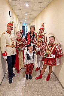 02 KFD Peter Paul 2026-02-03 06  Seniorenkarneval am 3. Februar - Wir besuchten zuerst den Johanniter-Stift Duisburg-Neudorf an der Wildstraße. Danach fuhren wir nach Duisburg-Huckingen zum karnvalistischem Nachmittag der KFD St. Peter und Paul Gemeinde.