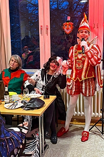 02 KFD Peter Paul 2026-02-03 08  Seniorenkarneval am 3. Februar - Wir besuchten zuerst den Johanniter-Stift Duisburg-Neudorf an der Wildstraße. Danach fuhren wir nach Duisburg-Huckingen zum karnvalistischem Nachmittag der KFD St. Peter und Paul Gemeinde.