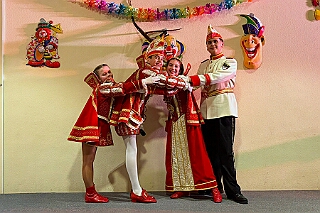 02 KFD Peter Paul 2026-02-03 11  Seniorenkarneval am 3. Februar - Wir besuchten zuerst den Johanniter-Stift Duisburg-Neudorf an der Wildstraße. Danach fuhren wir nach Duisburg-Huckingen zum karnvalistischem Nachmittag der KFD St. Peter und Paul Gemeinde.