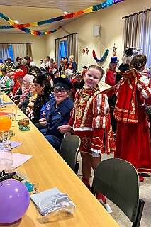 01 KFD Peter Paul 2026-02-04 10  Mittwoch, 4. Februar - Der 2. karnvalistischem Nachmittag der KFD St. Peter und Paul Gemeinde in Huckingen war unser Auftakt an diesem Tag. Eine Super Stimmung im Saal. Gestärkt mit ausreichend Kuchen und Kaffee ginge dann nach Walsum. In Open Rheins „Zum Johanniter“  fan die „Flüstersitzung“ der Prinzengarde statt.