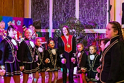 03 Pfarrk Vogelsangplatz 2026- 02-05 09  Donnerstags Tour, 5. Februar  -Der Seniorenkarneval von der KG Königreich-Duissern Caritas-Altenheim St. Clemens, in Kaßlerfeld, war unser erstes Ziel. Weil die Kindercrew des letzten Jahres so gut ankam, waren wir danach auf der Karnevalsfeier der Wohnungsgenossenschaft DU Süd in Neudorf in der Andersenstraße. Die dritte Station war dann der Pfarrkarneval der Ev. Gemeinde am Vogelsangplatz.