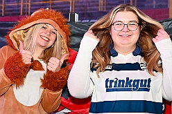 01 KarnevalOnIce 2026-02-06 18  alleato Arena und Ordensessen - Am späten Freitagnachmittag hieß es zum 4. Mal „Karneval on Ice“ . Nach der Premiere 2023 ist diese Veranstaltung weiterhin beliebt.  Das (Spaß)Eishockeyspiel der Teams Karneval vs. Stadt Duisburg endete 10:10. Nach diesem Besuch waren noch bei der Ehrengarde, diese hat den „Großen Orden“ an Joachim Loosen verliehen. : DVPJ, Toni I, Kinderprinz Juls I., Juls I., Prinzessin, Aileen I., Prinzessin Aileen I., HDK, Duisburg, Karneval, Helau, Tollität, Event, Session 2025, Session 2026, Hauptausschuss, Gemeinschaft, Hauptausschuss Karneval Duisburg, Duisburg ist echt