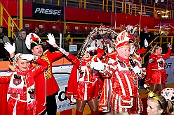 01 KarnevalOnIce 2026-02-06 39  alleato Arena und Ordensessen - Am späten Freitagnachmittag hieß es zum 4. Mal „Karneval on Ice“ . Nach der Premiere 2023 ist diese Veranstaltung weiterhin beliebt.  Das (Spaß)Eishockeyspiel der Teams Karneval vs. Stadt Duisburg endete 10:10. Nach diesem Besuch waren noch bei der Ehrengarde, diese hat den „Großen Orden“ an Joachim Loosen verliehen. : DVPJ, Toni I, Kinderprinz Juls I., Juls I., Prinzessin, Aileen I., Prinzessin Aileen I., HDK, Duisburg, Karneval, Helau, Tollität, Event, Session 2025, Session 2026, Hauptausschuss, Gemeinschaft, Hauptausschuss Karneval Duisburg, Duisburg ist echt