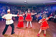 06 Damens SonniSued 2026-02-07 05  Samstags Tour, 7. Februar - Mittags begann unsere Tour, insgesamt 7 Auftritte, im Hewag Seniorenstift an der Karl-Jarres-Straße. Es folgte dann im Karl Martin Haus bei den Jungschützen, begleitet von unserer Minigarde, der nächste Termin. Nach sportlichen Stop dann beim OSC in Rheinhausen ging es zur Mädchensitzung von Rot-Weiß Hamborn-Marxloh. Von dort in die City, einmal zur die Galasitzung der Bürgergarde im WYNDHAM Hotel und dann die Damensitzung vom Sonnigen Süden. Zum Schluss war dann noch das Kostümfest der „Hippen“ in Großenbaum. : DVPJ, Toni I, Kinderprinz Juls I., Juls I., Prinzessin, Aileen I., Prinzessin Aileen I., HDK, Duisburg, Karneval, Helau, Tollität, Event, Session 2025, Session 2026, Hauptausschuss, Gemeinschaft, Hauptausschuss Karneval Duisburg, Duisburg ist echt