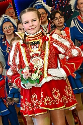 01 Kinders SonnigSued 2026- 02-08 07  Sonntags Tour, 8. Februar - An diesem Sonntagmittag in Gesamtschule Mitte an der Falkstraße starteten wir bei der Kindersitzung des Sonnigen Südens mit Clown „Olli“. Auch dabei Sascha der Zauberer.  Danach dann KIK, Kind im Krankenhaus, mit der Schottenzunft . Wir durften die Kinder ZNA , die Kinderintensiv und zwei weitere Kinderstationen besuchen haben dabei Süßigkeiten und Pins verteilt . Auch durften wir Phillip den jüngsten Ordensträger begrüßen, geboren am 6.2.2026. Zum Schluss war dann noch der Kinderkarneval der Roten Funken im „Haus Kontakt“. : DVPJ, Toni I, Kinderprinz Juls I., Juls I., Prinzessin, Aileen I., Prinzessin Aileen I., HDK, Duisburg, Karneval, Helau, Tollität, Event, Session 2025, Session 2026, Hauptausschuss, Gemeinschaft, Hauptausschuss Karneval Duisburg, Duisburg ist echt