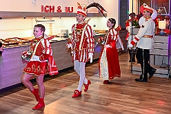 Prinzenem Intercity 2026- 02-10 08  Mal nicht wie immer - Eigentlich ist es Tradition der Roten Funken zu ihrem Prinzenempfang am Mittwoch vor Altweiber zu bitten. Dieses Jahr wurden im IntercityHotel die Tollitätten unvermeidbar einen Tag vorher : DVPJ, Toni I, Kinderprinz Juls I., Juls I., Prinzessin, Aileen I., Prinzessin Aileen I., HDK, Duisburg, Karneval, Helau, Tollität, Event, Session 2025, Session 2026, Hauptausschuss, Gemeinschaft, Hauptausschuss Karneval Duisburg, Duisburg ist echt