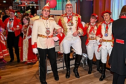 Prinzenem Intercity 2026- 02-10 17  Mal nicht wie immer - Eigentlich ist es Tradition der Roten Funken zu ihrem Prinzenempfang am Mittwoch vor Altweiber zu bitten. Dieses Jahr wurden im IntercityHotel die Tollitätten unvermeidbar einen Tag vorher : DVPJ, Toni I, Kinderprinz Juls I., Juls I., Prinzessin, Aileen I., Prinzessin Aileen I., HDK, Duisburg, Karneval, Helau, Tollität, Event, Session 2025, Session 2026, Hauptausschuss, Gemeinschaft, Hauptausschuss Karneval Duisburg, Duisburg ist echt