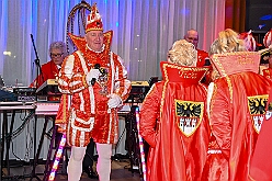 Prinzenem Intercity 2026- 02-10 47  Mal nicht wie immer - Eigentlich ist es Tradition der Roten Funken zu ihrem Prinzenempfang am Mittwoch vor Altweiber zu bitten. Dieses Jahr wurden im IntercityHotel die Tollitätten unvermeidbar einen Tag vorher : DVPJ, Toni I, Kinderprinz Juls I., Juls I., Prinzessin, Aileen I., Prinzessin Aileen I., HDK, Duisburg, Karneval, Helau, Tollität, Event, Session 2025, Session 2026, Hauptausschuss, Gemeinschaft, Hauptausschuss Karneval Duisburg, Duisburg ist echt