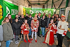 03 DEKRA PrWiegen 2026- 02-11 03  Mittwochs Tour, 11. Februar - Um 10 Uhr ging es an diesem Tag auf Karnevalsfeier der GGS Tonstraße für uns los. Danach waren dann 2 Termine mit Prinz Toni zusammen, einmal der Rathausempfang in Rheinhausen und das Wiegen bei der DEKRA. Am Nachmittag standen 3 Seniorenkarnevaslfeiern an, bei Casa Mia in Röttgersbach und den Hewag-Zentren Hufstraße und Brauerstraße. Nach dem Kurzbesuch bei den Lebensräumen Duisburg ging es in den Steinhof zum Abend für den Bürger des Jahres. : DVPJ, Toni I, Kinderprinz Juls I., Juls I., Prinzessin, Aileen I., Prinzessin Aileen I., HDK, Duisburg, Karneval, Helau, Tollität, Event, Session 2025, Session 2026, Hauptausschuss, Gemeinschaft, Hauptausschuss Karneval Duisburg, Duisburg ist echt