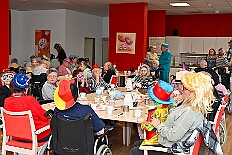 04 CasaMia Seniorkar 2026- 02-11 08  Mittwochs Tour, 11. Februar - Um 10 Uhr ging es an diesem Tag auf Karnevalsfeier der GGS Tonstraße für uns los. Danach waren dann 2 Termine mit Prinz Toni zusammen, einmal der Rathausempfang in Rheinhausen und das Wiegen bei der DEKRA. Am Nachmittag standen 3 Seniorenkarnevaslfeiern an, bei Casa Mia in Röttgersbach und den Hewag-Zentren Hufstraße und Brauerstraße. Nach dem Kurzbesuch bei den Lebensräumen Duisburg ging es in den Steinhof zum Abend für den Bürger des Jahres. : DVPJ, Toni I, Kinderprinz Juls I., Juls I., Prinzessin, Aileen I., Prinzessin Aileen I., HDK, Duisburg, Karneval, Helau, Tollität, Event, Session 2025, Session 2026, Hauptausschuss, Gemeinschaft, Hauptausschuss Karneval Duisburg, Duisburg ist echt