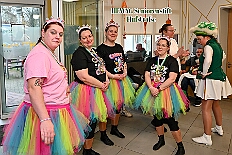 05 SeniKarn HEWAH Hufstrasse 2026- 02-11 01  Mittwochs Tour, 11. Februar - Um 10 Uhr ging es an diesem Tag auf Karnevalsfeier der GGS Tonstraße für uns los. Danach waren dann 2 Termine mit Prinz Toni zusammen, einmal der Rathausempfang in Rheinhausen und das Wiegen bei der DEKRA. Am Nachmittag standen 3 Seniorenkarnevaslfeiern an, bei Casa Mia in Röttgersbach und den Hewag-Zentren Hufstraße und Brauerstraße. Nach dem Kurzbesuch bei den Lebensräumen Duisburg ging es in den Steinhof zum Abend für den Bürger des Jahres. : DVPJ, Toni I, Kinderprinz Juls I., Juls I., Prinzessin, Aileen I., Prinzessin Aileen I., HDK, Duisburg, Karneval, Helau, Tollität, Event, Session 2025, Session 2026, Hauptausschuss, Gemeinschaft, Hauptausschuss Karneval Duisburg, Duisburg ist echt