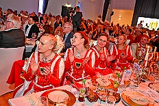 08 HDK Buerger desJahrse 2026- 02-11 10  Mittwochs Tour, 11. Februar - Um 10 Uhr ging es an diesem Tag auf Karnevalsfeier der GGS Tonstraße für uns los. Danach waren dann 2 Termine mit Prinz Toni zusammen, einmal der Rathausempfang in Rheinhausen und das Wiegen bei der DEKRA. Am Nachmittag standen 3 Seniorenkarnevaslfeiern an, bei Casa Mia in Röttgersbach und den Hewag-Zentren Hufstraße und Brauerstraße. Nach dem Kurzbesuch bei den Lebensräumen Duisburg ging es in den Steinhof zum Abend für den Bürger des Jahres. : DVPJ, Toni I, Kinderprinz Juls I., Juls I., Prinzessin, Aileen I., Prinzessin Aileen I., HDK, Duisburg, Karneval, Helau, Tollität, Event, Session 2025, Session 2026, Hauptausschuss, Gemeinschaft, Hauptausschuss Karneval Duisburg, Duisburg ist echt