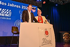 08 HDK Buerger desJahrse 2026- 02-11 25  Mittwochs Tour, 11. Februar - Um 10 Uhr ging es an diesem Tag auf Karnevalsfeier der GGS Tonstraße für uns los. Danach waren dann 2 Termine mit Prinz Toni zusammen, einmal der Rathausempfang in Rheinhausen und das Wiegen bei der DEKRA. Am Nachmittag standen 3 Seniorenkarnevaslfeiern an, bei Casa Mia in Röttgersbach und den Hewag-Zentren Hufstraße und Brauerstraße. Nach dem Kurzbesuch bei den Lebensräumen Duisburg ging es in den Steinhof zum Abend für den Bürger des Jahres. : DVPJ, Toni I, Kinderprinz Juls I., Juls I., Prinzessin, Aileen I., Prinzessin Aileen I., HDK, Duisburg, Karneval, Helau, Tollität, Event, Session 2025, Session 2026, Hauptausschuss, Gemeinschaft, Hauptausschuss Karneval Duisburg, Duisburg ist echt