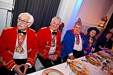 08 HDK Buerger desJahrse 2026- 02-11 27  Mittwochs Tour, 11. Februar - Um 10 Uhr ging es an diesem Tag auf Karnevalsfeier der GGS Tonstraße für uns los. Danach waren dann 2 Termine mit Prinz Toni zusammen, einmal der Rathausempfang in Rheinhausen und das Wiegen bei der DEKRA. Am Nachmittag standen 3 Seniorenkarnevaslfeiern an, bei Casa Mia in Röttgersbach und den Hewag-Zentren Hufstraße und Brauerstraße. Nach dem Kurzbesuch bei den Lebensräumen Duisburg ging es in den Steinhof zum Abend für den Bürger des Jahres. : DVPJ, Toni I, Kinderprinz Juls I., Juls I., Prinzessin, Aileen I., Prinzessin Aileen I., HDK, Duisburg, Karneval, Helau, Tollität, Event, Session 2025, Session 2026, Hauptausschuss, Gemeinschaft, Hauptausschuss Karneval Duisburg, Duisburg ist echt