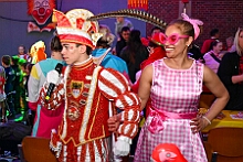 07 Familienk RG Laar 2026- 02-12 12  Weiberfastnachts Tour, 11. Februar - Schon um 9 Uhr begann dieser ereignisreicher Tag für uns mit der Karnevalsfeier in der GGS Habichtstraße. Im HDK Festzelt wurden wir danach fanatisch gefeiert. Weiter ging es dann zu Hargreaves und ins LANUV zur der Firmenfeiern. Zwischendurch seine Seniorenfeier der AWO Karl-Jarres-Straße. Im Ratskeller feiern die Nordvereine Altweiber. In Folge fahren wir nach Laar, einmal zum Familienkarneval der KG Rot-Gold und die KFD feier im St. Ewald. Der vorletzte Auftritt dann die Altweibersitzung bei der Ehrengarde bevor es zum erneuten Heimspiel  zur Altweiber-Party in den Heimathafen geht. : DVPJ, Toni I, Kinderprinz Juls I., Juls I., Prinzessin, Aileen I., Prinzessin Aileen I., HDK, Duisburg, Karneval, Helau, Tollität, Event, Session 2025, Session 2026, Hauptausschuss, Gemeinschaft, Hauptausschuss Karneval Duisburg, Duisburg ist echt