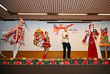 08 KFD StEwaldi Laar 2026- 02-12 03  Weiberfastnachts Tour, 11. Februar - Schon um 9 Uhr begann dieser ereignisreicher Tag für uns mit der Karnevalsfeier in der GGS Habichtstraße. Im HDK Festzelt wurden wir danach fanatisch gefeiert. Weiter ging es dann zu Hargreaves und ins LANUV zur der Firmenfeiern. Zwischendurch seine Seniorenfeier der AWO Karl-Jarres-Straße. Im Ratskeller feiern die Nordvereine Altweiber. In Folge fahren wir nach Laar, einmal zum Familienkarneval der KG Rot-Gold und die KFD feier im St. Ewald. Der vorletzte Auftritt dann die Altweibersitzung bei der Ehrengarde bevor es zum erneuten Heimspiel  zur Altweiber-Party in den Heimathafen geht. : DVPJ, Toni I, Kinderprinz Juls I., Juls I., Prinzessin, Aileen I., Prinzessin Aileen I., HDK, Duisburg, Karneval, Helau, Tollität, Event, Session 2025, Session 2026, Hauptausschuss, Gemeinschaft, Hauptausschuss Karneval Duisburg, Duisburg ist echt