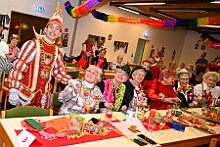 08 KFD StEwaldi Laar 2026- 02-12 09  Weiberfastnachts Tour, 11. Februar - Schon um 9 Uhr begann dieser ereignisreicher Tag für uns mit der Karnevalsfeier in der GGS Habichtstraße. Im HDK Festzelt wurden wir danach fanatisch gefeiert. Weiter ging es dann zu Hargreaves und ins LANUV zur der Firmenfeiern. Zwischendurch seine Seniorenfeier der AWO Karl-Jarres-Straße. Im Ratskeller feiern die Nordvereine Altweiber. In Folge fahren wir nach Laar, einmal zum Familienkarneval der KG Rot-Gold und die KFD feier im St. Ewald. Der vorletzte Auftritt dann die Altweibersitzung bei der Ehrengarde bevor es zum erneuten Heimspiel  zur Altweiber-Party in den Heimathafen geht. : DVPJ, Toni I, Kinderprinz Juls I., Juls I., Prinzessin, Aileen I., Prinzessin Aileen I., HDK, Duisburg, Karneval, Helau, Tollität, Event, Session 2025, Session 2026, Hauptausschuss, Gemeinschaft, Hauptausschuss Karneval Duisburg, Duisburg ist echt