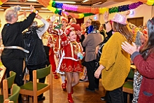 08 KFD StEwaldi Laar 2026- 02-12 18  Weiberfastnachts Tour, 11. Februar - Schon um 9 Uhr begann dieser ereignisreicher Tag für uns mit der Karnevalsfeier in der GGS Habichtstraße. Im HDK Festzelt wurden wir danach fanatisch gefeiert. Weiter ging es dann zu Hargreaves und ins LANUV zur der Firmenfeiern. Zwischendurch seine Seniorenfeier der AWO Karl-Jarres-Straße. Im Ratskeller feiern die Nordvereine Altweiber. In Folge fahren wir nach Laar, einmal zum Familienkarneval der KG Rot-Gold und die KFD feier im St. Ewald. Der vorletzte Auftritt dann die Altweibersitzung bei der Ehrengarde bevor es zum erneuten Heimspiel  zur Altweiber-Party in den Heimathafen geht. : DVPJ, Toni I, Kinderprinz Juls I., Juls I., Prinzessin, Aileen I., Prinzessin Aileen I., HDK, Duisburg, Karneval, Helau, Tollität, Event, Session 2025, Session 2026, Hauptausschuss, Gemeinschaft, Hauptausschuss Karneval Duisburg, Duisburg ist echt