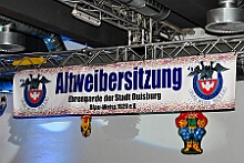 09 AltweibEhrengarde 2026- 02-12 01  Weiberfastnachts Tour, 11. Februar - Schon um 9 Uhr begann dieser ereignisreicher Tag für uns mit der Karnevalsfeier in der GGS Habichtstraße. Im HDK Festzelt wurden wir danach fanatisch gefeiert. Weiter ging es dann zu Hargreaves und ins LANUV zur der Firmenfeiern. Zwischendurch seine Seniorenfeier der AWO Karl-Jarres-Straße. Im Ratskeller feiern die Nordvereine Altweiber. In Folge fahren wir nach Laar, einmal zum Familienkarneval der KG Rot-Gold und die KFD feier im St. Ewald. Der vorletzte Auftritt dann die Altweibersitzung bei der Ehrengarde bevor es zum erneuten Heimspiel  zur Altweiber-Party in den Heimathafen geht. : DVPJ, Toni I, Kinderprinz Juls I., Juls I., Prinzessin, Aileen I., Prinzessin Aileen I., HDK, Duisburg, Karneval, Helau, Tollität, Event, Session 2025, Session 2026, Hauptausschuss, Gemeinschaft, Hauptausschuss Karneval Duisburg, Duisburg ist echt