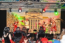 09 AltweibEhrengarde 2026- 02-12 16  Weiberfastnachts Tour, 11. Februar - Schon um 9 Uhr begann dieser ereignisreicher Tag für uns mit der Karnevalsfeier in der GGS Habichtstraße. Im HDK Festzelt wurden wir danach fanatisch gefeiert. Weiter ging es dann zu Hargreaves und ins LANUV zur der Firmenfeiern. Zwischendurch seine Seniorenfeier der AWO Karl-Jarres-Straße. Im Ratskeller feiern die Nordvereine Altweiber. In Folge fahren wir nach Laar, einmal zum Familienkarneval der KG Rot-Gold und die KFD feier im St. Ewald. Der vorletzte Auftritt dann die Altweibersitzung bei der Ehrengarde bevor es zum erneuten Heimspiel  zur Altweiber-Party in den Heimathafen geht. : DVPJ, Toni I, Kinderprinz Juls I., Juls I., Prinzessin, Aileen I., Prinzessin Aileen I., HDK, Duisburg, Karneval, Helau, Tollität, Event, Session 2025, Session 2026, Hauptausschuss, Gemeinschaft, Hauptausschuss Karneval Duisburg, Duisburg ist echt