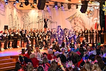 10 Altweib AMaB 2026- 02-12 05  Weiberfastnachts Tour, 11. Februar - Schon um 9 Uhr begann dieser ereignisreicher Tag für uns mit der Karnevalsfeier in der GGS Habichtstraße. Im HDK Festzelt wurden wir danach fanatisch gefeiert. Weiter ging es dann zu Hargreaves und ins LANUV zur der Firmenfeiern. Zwischendurch seine Seniorenfeier der AWO Karl-Jarres-Straße. Im Ratskeller feiern die Nordvereine Altweiber. In Folge fahren wir nach Laar, einmal zum Familienkarneval der KG Rot-Gold und die KFD feier im St. Ewald. Der vorletzte Auftritt dann die Altweibersitzung bei der Ehrengarde bevor es zum erneuten Heimspiel  zur Altweiber-Party in den Heimathafen geht. : DVPJ, Toni I, Kinderprinz Juls I., Juls I., Prinzessin, Aileen I., Prinzessin Aileen I., HDK, Duisburg, Karneval, Helau, Tollität, Event, Session 2025, Session 2026, Hauptausschuss, Gemeinschaft, Hauptausschuss Karneval Duisburg, Duisburg ist echt