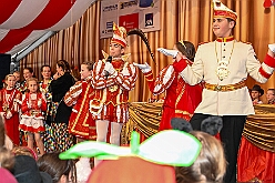 01 Kinderka KG Suedstern 2026-02-13 08  Kinderkarneval und Kostümfest   Der Karnevalsfreitag und seine Traditionen. Zuerst waren im Sermer Festzelt auf dem Kasselle-Pitter-Platz zum dortigen Kinderkarneval. Am frühen Abend hatte dann noch der SZ der Prinzengarde in der Gaststätte „Zum Treffpunkt“ zum Kostümfest eingeladen. : DVPJ, Toni I, Kinderprinz Juls I., Juls I., Prinzessin, Aileen I., Prinzessin Aileen I., HDK, Duisburg, Karneval, Helau, Tollität, Event, Session 2025, Session 2026, Hauptausschuss, Gemeinschaft, Hauptausschuss Karneval Duisburg, Duisburg ist echt