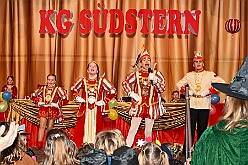 01 Kinderka KG Suedstern 2026-02-13 17  Kinderkarneval und Kostümfest   Der Karnevalsfreitag und seine Traditionen. Zuerst waren im Sermer Festzelt auf dem Kasselle-Pitter-Platz zum dortigen Kinderkarneval. Am frühen Abend hatte dann noch der SZ der Prinzengarde in der Gaststätte „Zum Treffpunkt“ zum Kostümfest eingeladen. : DVPJ, Toni I, Kinderprinz Juls I., Juls I., Prinzessin, Aileen I., Prinzessin Aileen I., HDK, Duisburg, Karneval, Helau, Tollität, Event, Session 2025, Session 2026, Hauptausschuss, Gemeinschaft, Hauptausschuss Karneval Duisburg, Duisburg ist echt