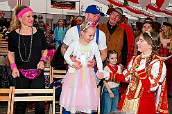 01 Kinderka KG Suedstern 2026-02-13 21  Kinderkarneval und Kostümfest   Der Karnevalsfreitag und seine Traditionen. Zuerst waren im Sermer Festzelt auf dem Kasselle-Pitter-Platz zum dortigen Kinderkarneval. Am frühen Abend hatte dann noch der SZ der Prinzengarde in der Gaststätte „Zum Treffpunkt“ zum Kostümfest eingeladen. : DVPJ, Toni I, Kinderprinz Juls I., Juls I., Prinzessin, Aileen I., Prinzessin Aileen I., HDK, Duisburg, Karneval, Helau, Tollität, Event, Session 2025, Session 2026, Hauptausschuss, Gemeinschaft, Hauptausschuss Karneval Duisburg, Duisburg ist echt