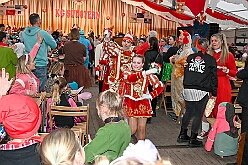 01 Kinderka KG Suedstern 2026-02-13 25  Kinderkarneval und Kostümfest   Der Karnevalsfreitag und seine Traditionen. Zuerst waren im Sermer Festzelt auf dem Kasselle-Pitter-Platz zum dortigen Kinderkarneval. Am frühen Abend hatte dann noch der SZ der Prinzengarde in der Gaststätte „Zum Treffpunkt“ zum Kostümfest eingeladen. : DVPJ, Toni I, Kinderprinz Juls I., Juls I., Prinzessin, Aileen I., Prinzessin Aileen I., HDK, Duisburg, Karneval, Helau, Tollität, Event, Session 2025, Session 2026, Hauptausschuss, Gemeinschaft, Hauptausschuss Karneval Duisburg, Duisburg ist echt