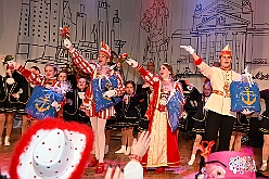 02 Bordfest AMaB 2026- 02-14 23  Samstags Tour, 14. Februar - Nach dem Kinderkarnevalszug hatten wir an diesem Samstag noch 3 Termine. Zuerst waren wir zum Seniorenkarneval im CURATA Haus in Dinslaken Hiesfeld. Am Abend ging es zum letzten Mal bei unseren » Blauen Jungs « auf die Bühne. Und auch zum letzten Mal hieß es Helau bei der KG Rot-Gold Laar. : DVPJ, Toni I, Kinderprinz Juls I., Juls I., Prinzessin, Aileen I., Prinzessin Aileen I., HDK, Duisburg, Karneval, Helau, Tollität, Event, Session 2025, Session 2026, Hauptausschuss, Gemeinschaft, Hauptausschuss Karneval Duisburg, Duisburg ist echt