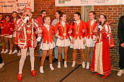 03 Prunks RG Laar 2026- 02-14 07  Samstags Tour, 14. Februar - Nach dem Kinderkarnevalszug hatten wir an diesem Samstag noch 3 Termine. Zuerst waren wir zum Seniorenkarneval im CURATA Haus in Dinslaken Hiesfeld. Am Abend ging es zum letzten Mal bei unseren » Blauen Jungs « auf die Bühne. Und auch zum letzten Mal hieß es Helau bei der KG Rot-Gold Laar. : DVPJ, Toni I, Kinderprinz Juls I., Juls I., Prinzessin, Aileen I., Prinzessin Aileen I., HDK, Duisburg, Karneval, Helau, Tollität, Event, Session 2025, Session 2026, Hauptausschuss, Gemeinschaft, Hauptausschuss Karneval Duisburg, Duisburg ist echt