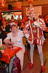 03 Prunks RG Laar 2026- 02-14 08  Samstags Tour, 14. Februar - Nach dem Kinderkarnevalszug hatten wir an diesem Samstag noch 3 Termine. Zuerst waren wir zum Seniorenkarneval im CURATA Haus in Dinslaken Hiesfeld. Am Abend ging es zum letzten Mal bei unseren » Blauen Jungs « auf die Bühne. Und auch zum letzten Mal hieß es Helau bei der KG Rot-Gold Laar. : DVPJ, Toni I, Kinderprinz Juls I., Juls I., Prinzessin, Aileen I., Prinzessin Aileen I., HDK, Duisburg, Karneval, Helau, Tollität, Event, Session 2025, Session 2026, Hauptausschuss, Gemeinschaft, Hauptausschuss Karneval Duisburg, Duisburg ist echt