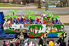 02 Der Zug 2026- 02-14 32  Unser Tag - ein schöner Tag - Es war 8 Uhr in der Früh als wir am Samstagmorgen, 14. Februar, als wir mit Musik am WYNDHAM Hotel Duisburger Hof geweckt wurden. Danach ging es dann nach Hamborn wo „unser“ Kinderkarnevalszug pünktlich um 11:11 Uhr startete. Zu Mittagszeit gab es dann anschließend eine Empfang für uns und die Teneriffa Delegation. : DVPJ, Toni I, Kinderprinz Juls I., Juls I., Prinzessin, Aileen I., Prinzessin Aileen I., HDK, Duisburg, Karneval, Helau, Tollität, Event, Session 2025, Session 2026, Hauptausschuss, Gemeinschaft, Hauptausschuss Karneval Duisburg, Duisburg ist echt