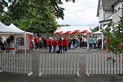 Mercuralia 2025-05-17 02  Maifest 2025 - Am Samstag dem 17. Mai besuchten wir das MERCURALIA der Römergarde in Dinslaken. Es war die XVII. Auflage und wie in jedem Jahr war die Kinderprinzencrew der Glücksbringer bei der Blumen-Frühlingsverlosung. : DVPJ, Holger II, Kinderprinz Phil II., Prinzessin, Mia I., Prinzessin Mia I., HDK, Duisburg, Karneval, Helau, Tollität, Event, Session 2024, Session 2025, Hauptausschuss, Gemeinschaft, Hauptausschuss Karneval Duisburg, Duisburg ist echt